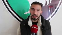 Elinde telefonla maç yapan futbolcu konuştu