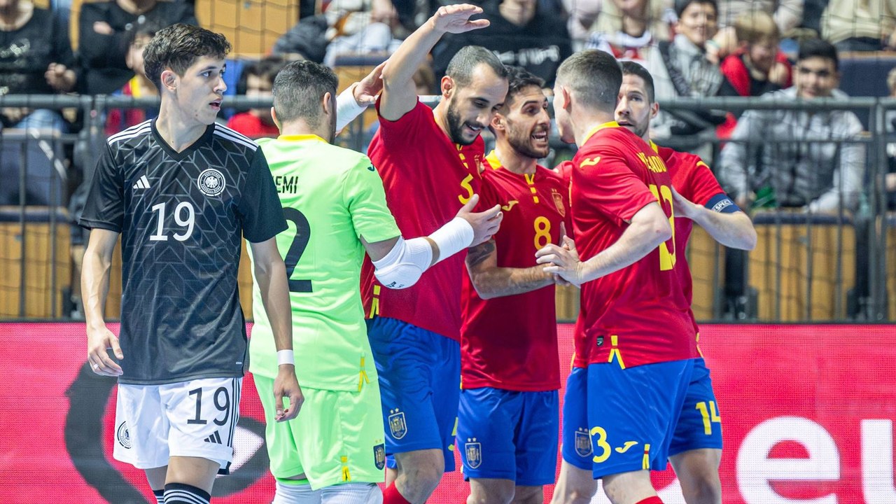 Eindrucksvolle Revanche: Deutschland kommt gegen Spanien unter die Räder