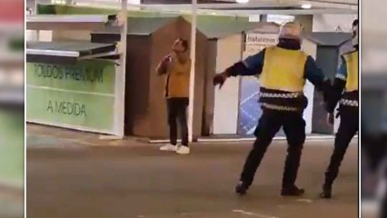 Un hombre se pasea con un hacha en Palencia