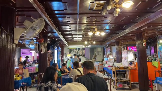 Exploring Bangkok's Top luxury shopping malls, Best Thai street food , Delicious desserts & pastries