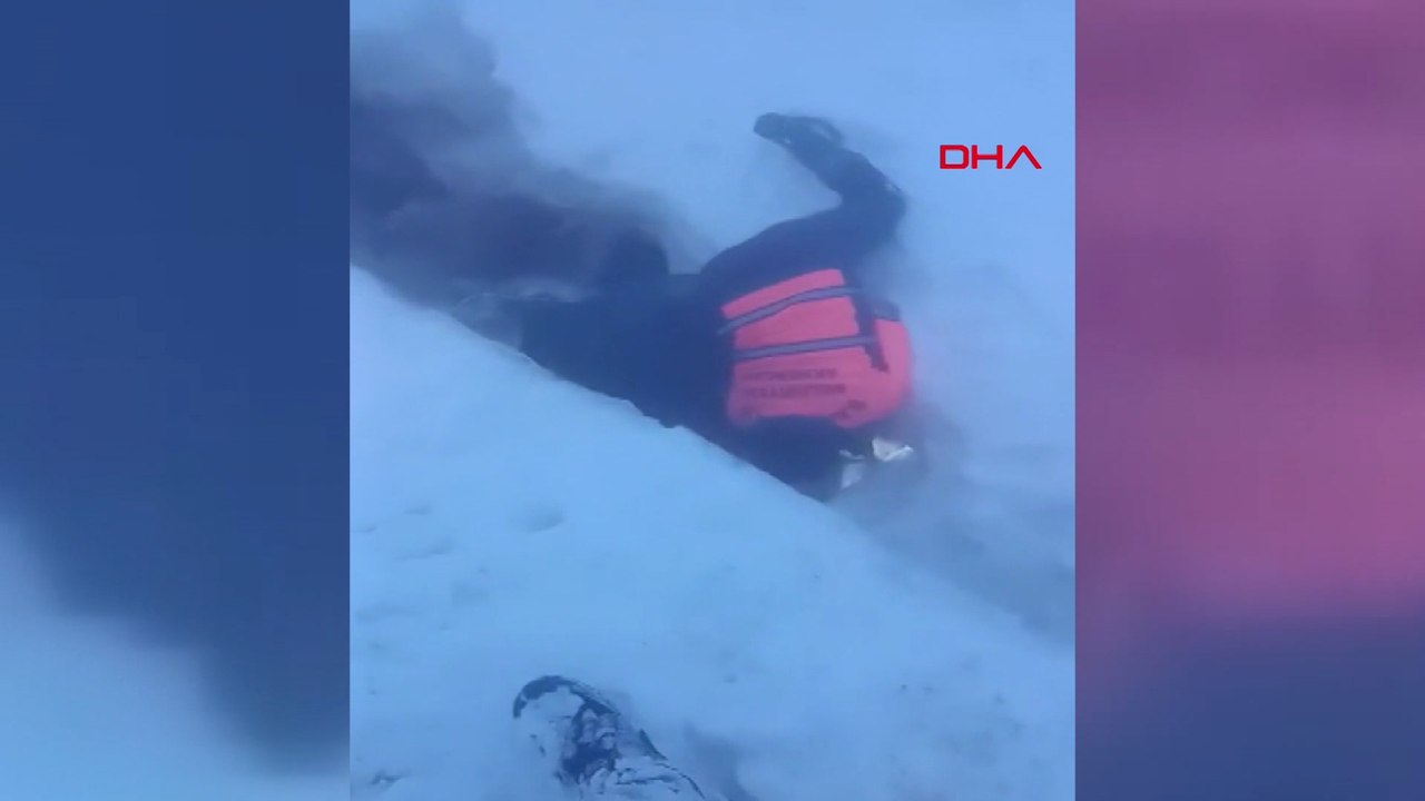 Ardahan'da 4 evin üzerine çığ düştü; 11 kişi kendi imkanlarıyla kurtuldu