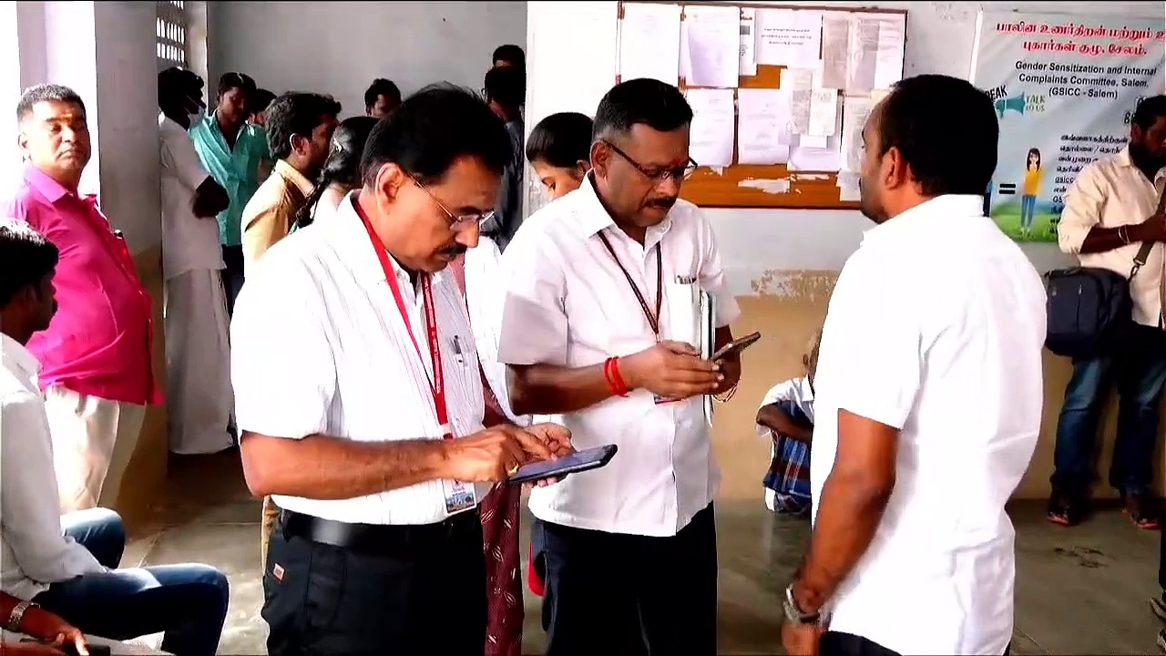 சேலம் பெரியார் பல்கலைக்கழக பேராசிரியர் மீதான பாலியல் புகார்; துணைவேந்தர், பதிவாளர் நீதிமன்றத்தில் ஆஜர்