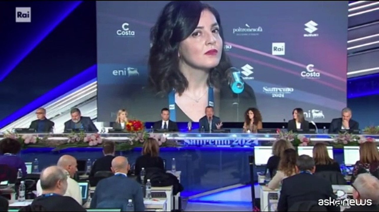 Sanremo, Amadeus su Travolta: "Si sta creando in caso dove non c'?"