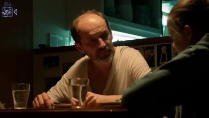 زعيم الكلاب يجمع جيش من كلاب الشوارع ويقودهم للأنتقـام من البشر