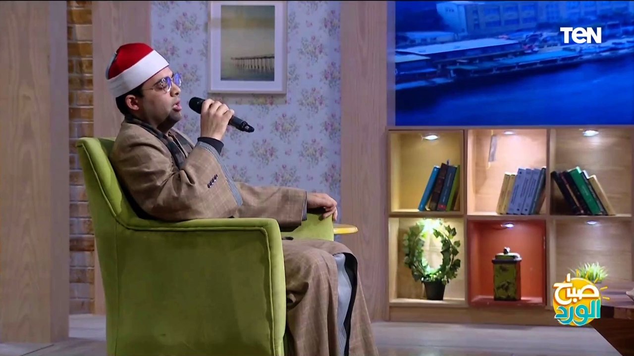 "إلهي إن يكن ذنبي عظيما فعفوُك يا إله الكون أعظمُ ".. المنشد محمد الشريف يبدع في إبتهال "إلهي"