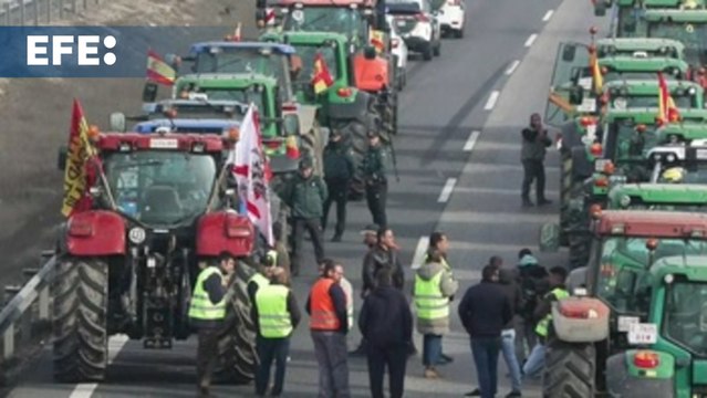 Los tractores cortan la A-42, a la altura de Illescas (Toledo)