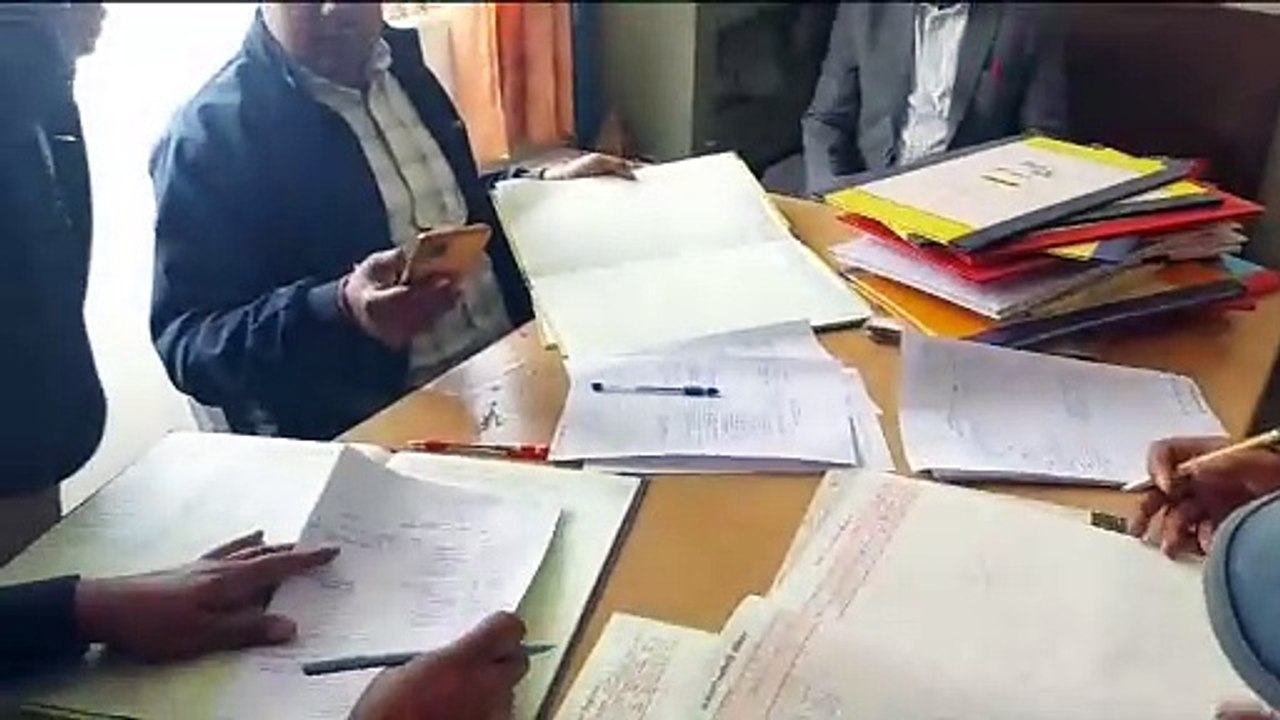 औचक निरीक्षण से कर्मचारियों में मचा हडक़म्प