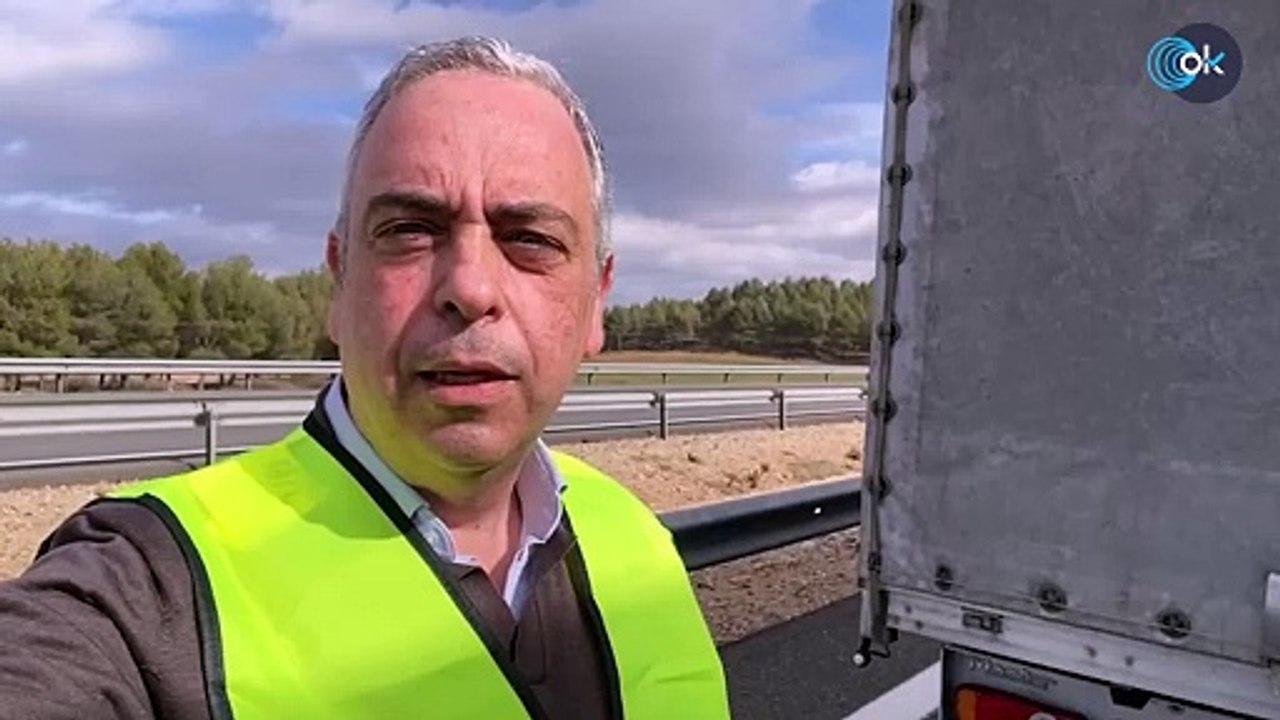 OKDIARIO en la A2 los agricultores cortan la gran carretera que conecta Madrid y Barcelona