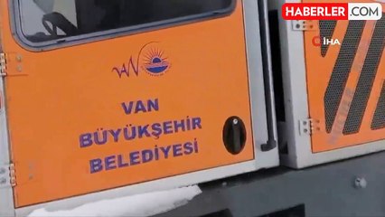 Van'da yol açma ve kurtarma çalışması