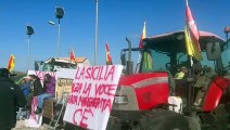 Agricoltori e camionisti si uniscono nella protesta