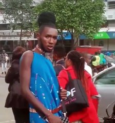 Lui il n'a jamais vu de Drag queen... Sa réaction est mythique