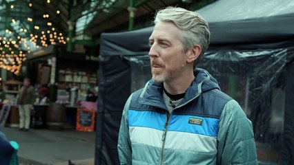 An American tourist and a local find the best pie and mash in London