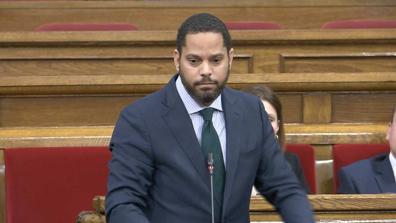 Ignacio Garriga se pitorrea de los dos nuevos prófugos del Parlamento catalán: "Están de vacaciones pagadas"