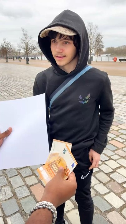 100 Euros  si t’arrives à Déchirer cette Feuille !!