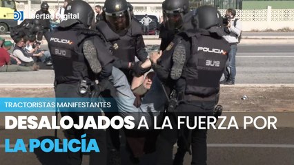 Agricultores desalojados a la fuerza por la policía