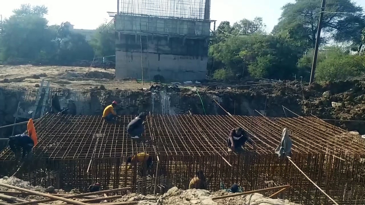 Railway is getting the work of bridge construction done at Sonasaanwari Railway Gate.Railway is getting the work of bridge construction done at Sonasaanwari Railway Gate.