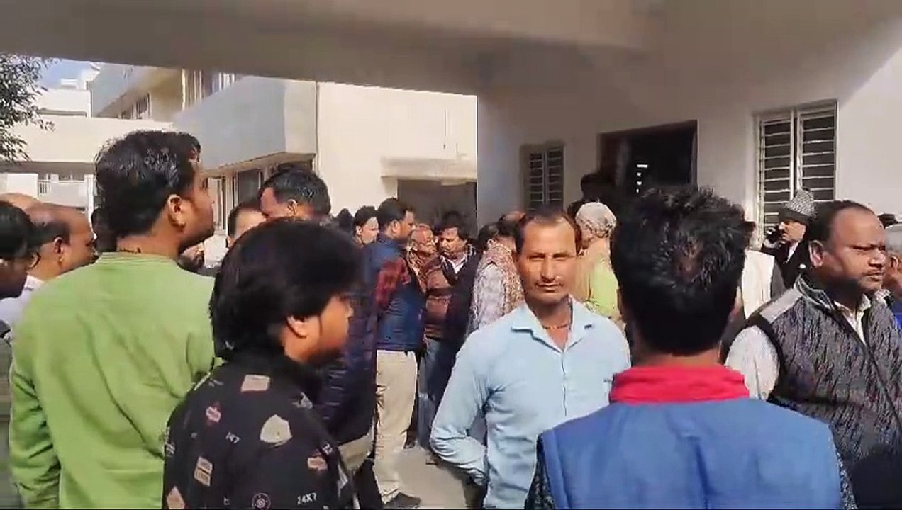 सराफे में लूट के विरोध में व्यापारी एसपी से मिल...