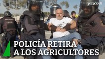 Policía retira a los agricultores que bloqueaban el puerto de Castellón
