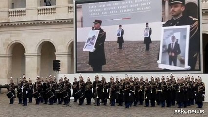 Macron ricorda le vittime del 7 ottobre: tutte le vite sono uguali
