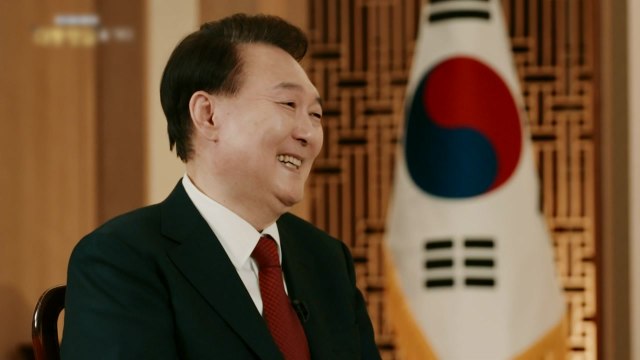 尹, 명품가방 의혹에 몰카 정치 공작...매정하게 못 끊은 게 문제 / YTN