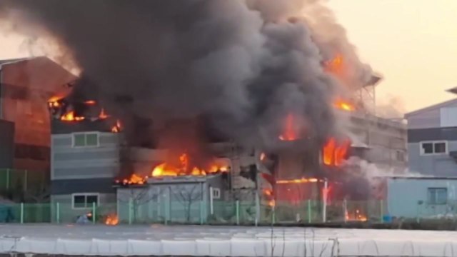 경기 화성시 철물 공장 화재...소방 추산 4천만 원 피해 / YTN