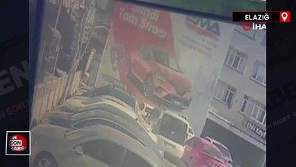 Elazığ'da yayaları önüne alıp duvara çarptı