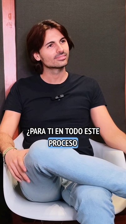 ¿Qué descubre en la LOCURA Cris Garez? #SINGLE #MUSIC #shortsvideo #followme #like #youtube