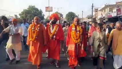 साकेत धाम से निकली नर्मदा परिक्रमा यात्रा ग्वारीघाट पहुंची