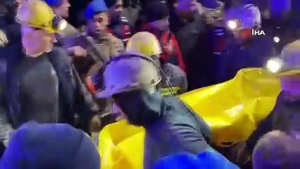 Madendeki göçükte kalan işçinin cansız bedeni 5 saat sonra çıkartıldı
