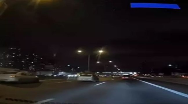 Kadıköy'de makas atarak ilerleyen sürücü kamerada