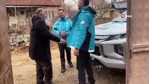 UMKE ekipleri enkazda kurtardıkları aileyle buluştu