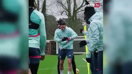 Bournemouth'a transfer olan Enes Ünal'a çılgın karşılama!