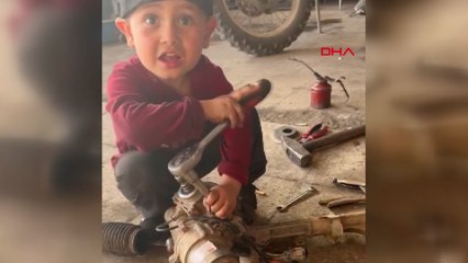 4 yaşındaki Miraç, babasının yanında sanayinin maskotu oldu