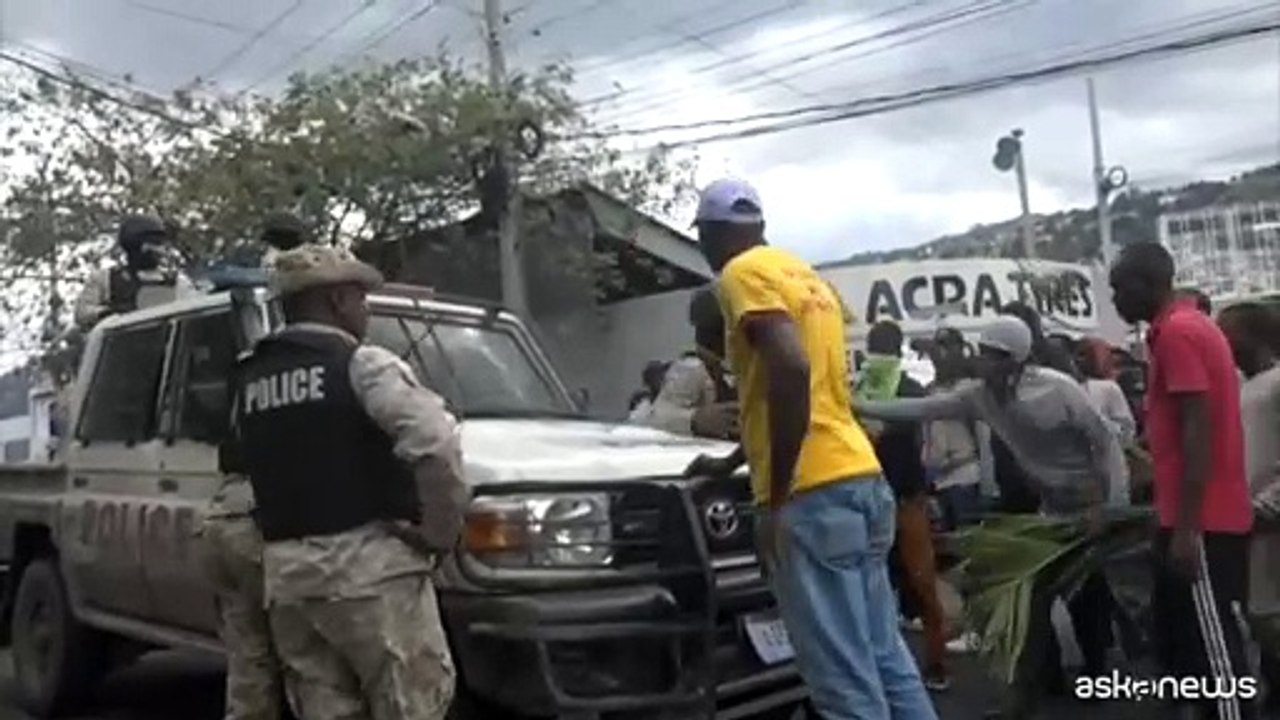 Violente proteste ad Haiti, contro il primo ministro Ariel Henry
