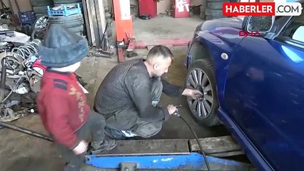 Sivas'ta 4 yaşındaki çocuk babasının yanında sanayide çalışıyor