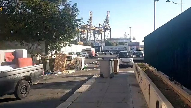 A Palermo tornano gli allagamenti in piazza della Pace: la protesta dei residenti