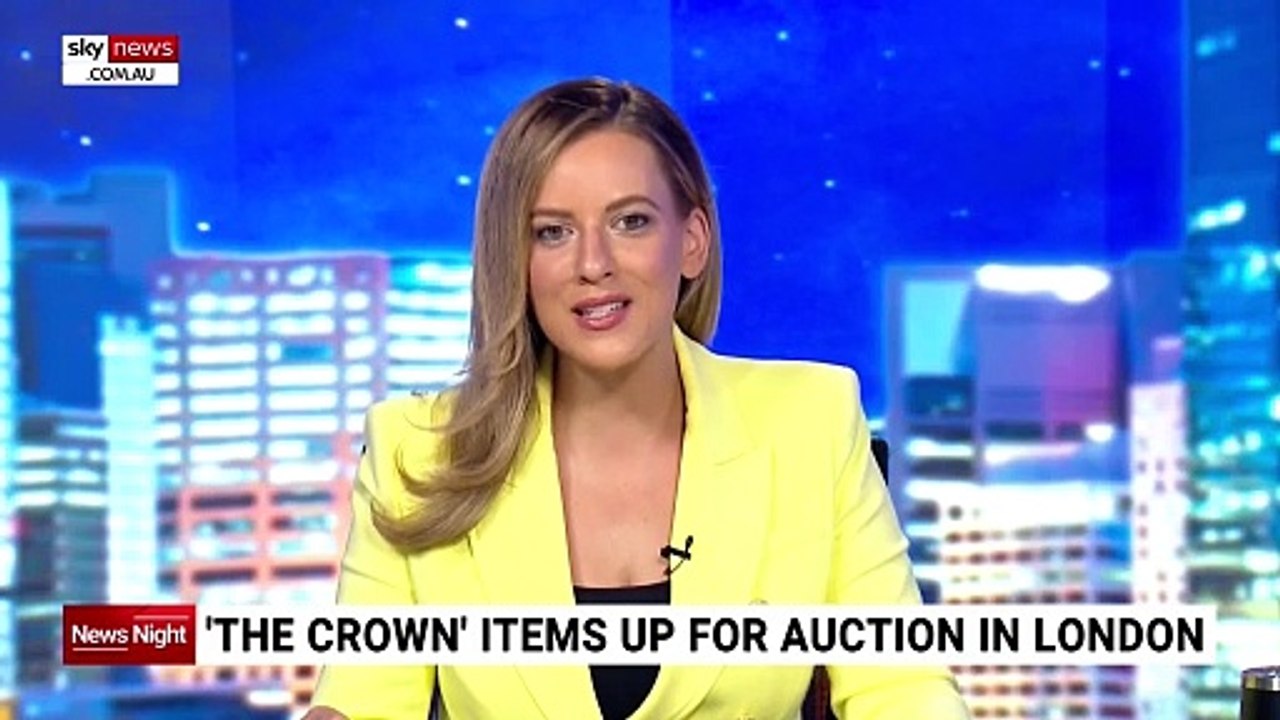 De la bague de fiançailles de Diana au carrosse royal, les passionnés de la célèbre série Netflix "The Crown" ont acquis costumes, accessoires et décors lors d'une vente aux enchères organisée à Londres - VIDEO