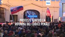 Slovacchia, in migliaia davanti al Parlamento per dire no alla riforma penale di Fico