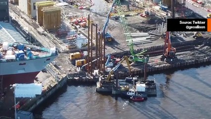 タイトル: ドローンがグラスゴーでの新型26型フリゲートの建造を映す