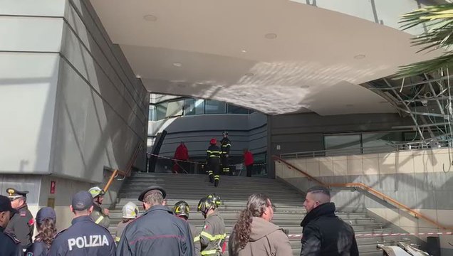 Roma, crolla controsoffitto ingresso Corte d'Appello - Video