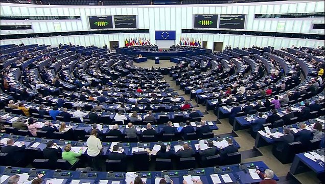 La Eurocámara pide a España investigar lazos de Puigdemont con Moscú