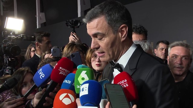 Los invitados desfilan por una alfombra roja salpicada por la violencia, Vox y los agricultores