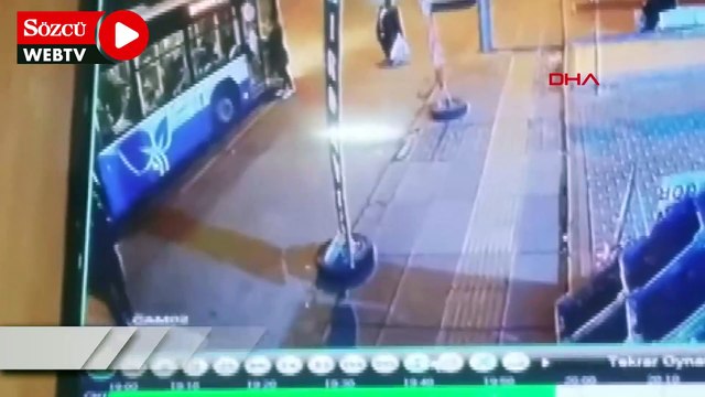 Otobüste tartıştı, indikten sonra bıçaklandı