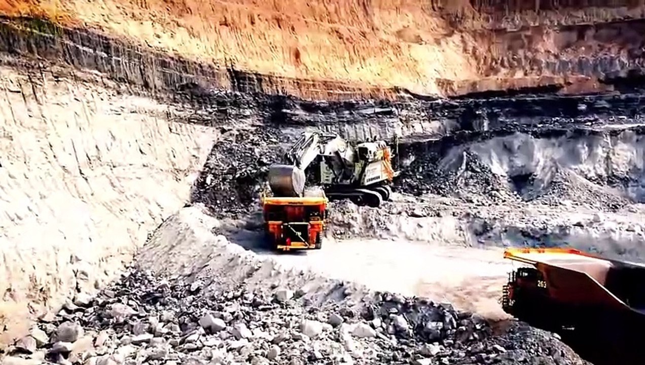 How To assemble World's largest Excavator  Liebherr R 9800