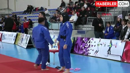 Judoda kazandığı şampiyonlukları, depremde kaybettiği antrenörüne hediye etti