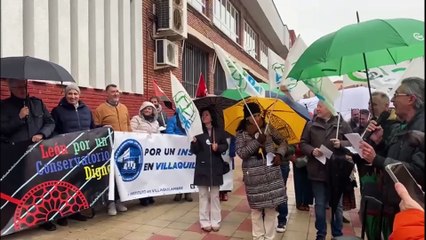 La curiosa protesta de la comunidad educativa para denunciar los recortes y la falta de personal