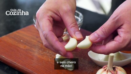 Como tirar casca de alho (sem deixar cheiro na mão)?