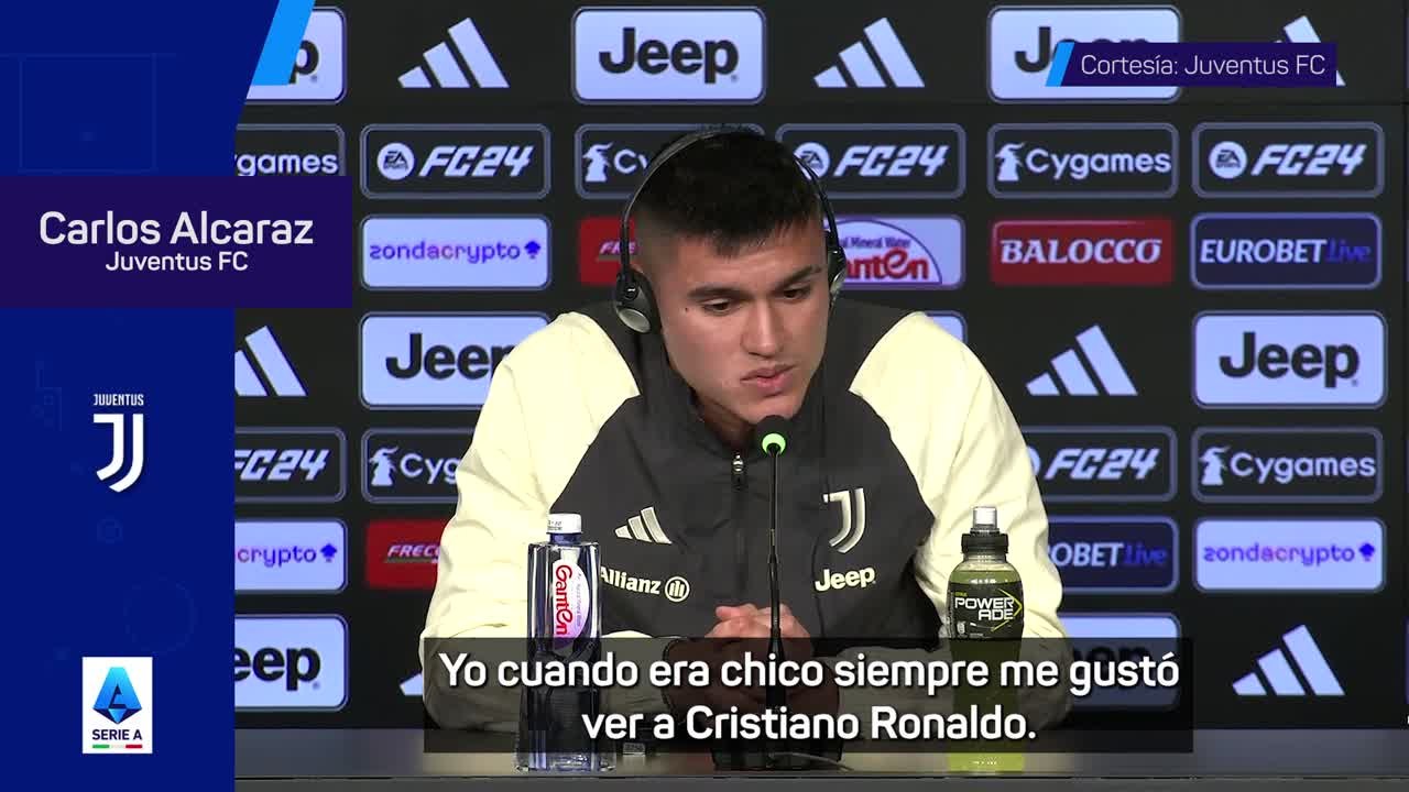 Carlos Alcaraz, presentado con la Juventus: "Muy agradecido con la comparación con Arturo Vidal"