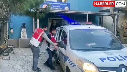 下载视频: Ataşehir'de minibüsün önünü kesen şahıs yakalandı