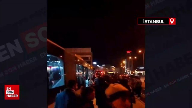 Beylikdüzü’nde aracı arızalanan metrobüs sürücüsüne başka bir metrobüs çarptı
